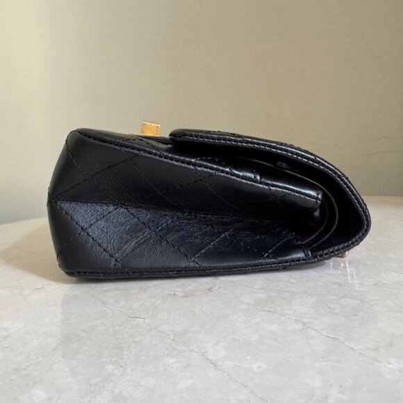 CHANEL 2.55 Reissue Size 225 Bag Aged Calfskin Authentic Pre-Owned - Picture 5 of 11